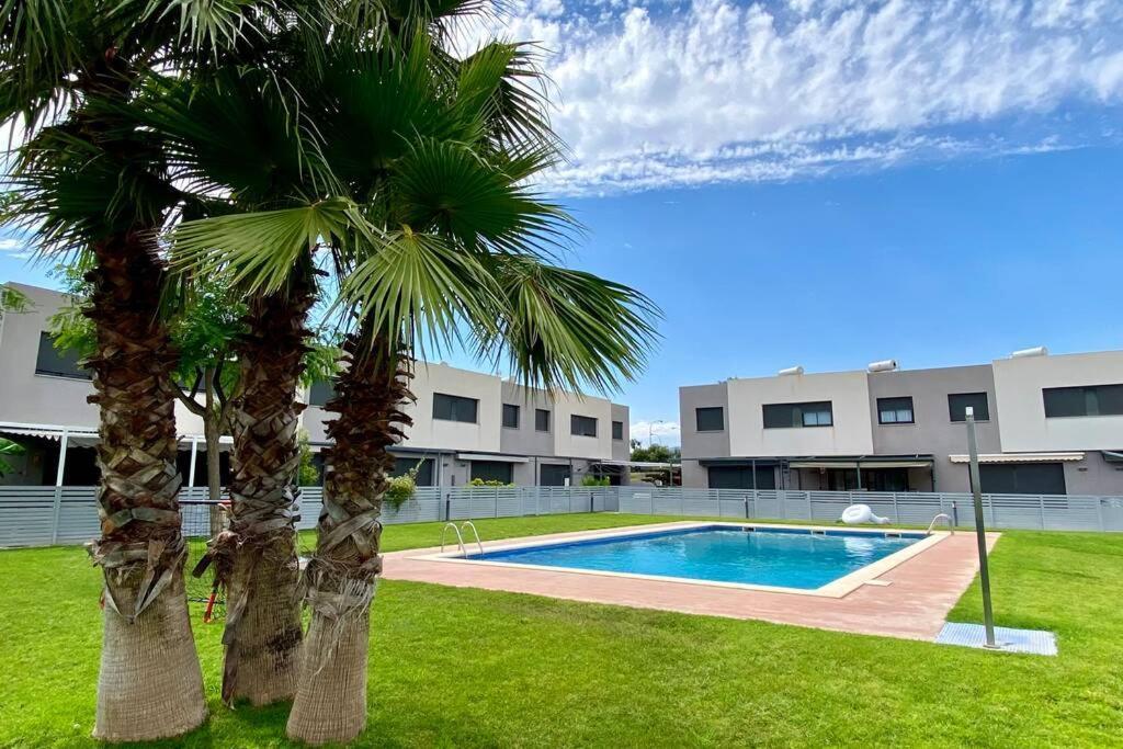 Chalet Moderno Con Piscina En Mont - Roige Bahia Eksteriør billede