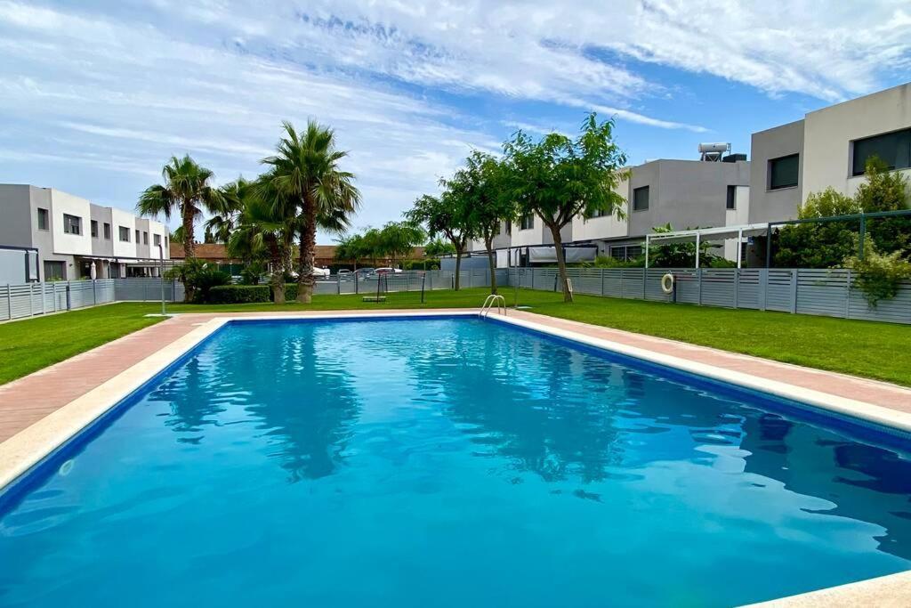 Chalet Moderno Con Piscina En Mont - Roige Bahia Eksteriør billede