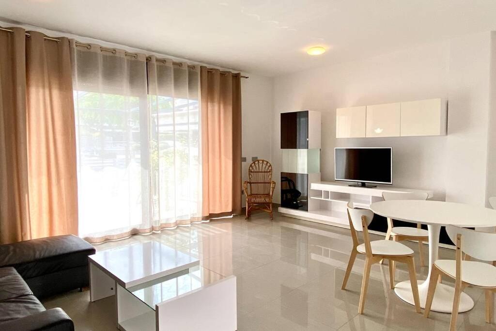 Chalet Moderno Con Piscina En Mont - Roige Bahia Eksteriør billede