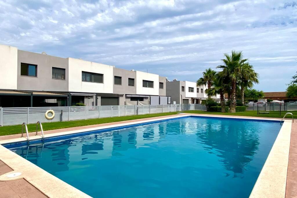 Chalet Moderno Con Piscina En Mont - Roige Bahia Eksteriør billede