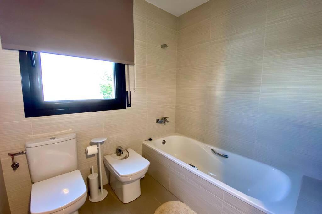 Chalet Moderno Con Piscina En Mont - Roige Bahia Eksteriør billede